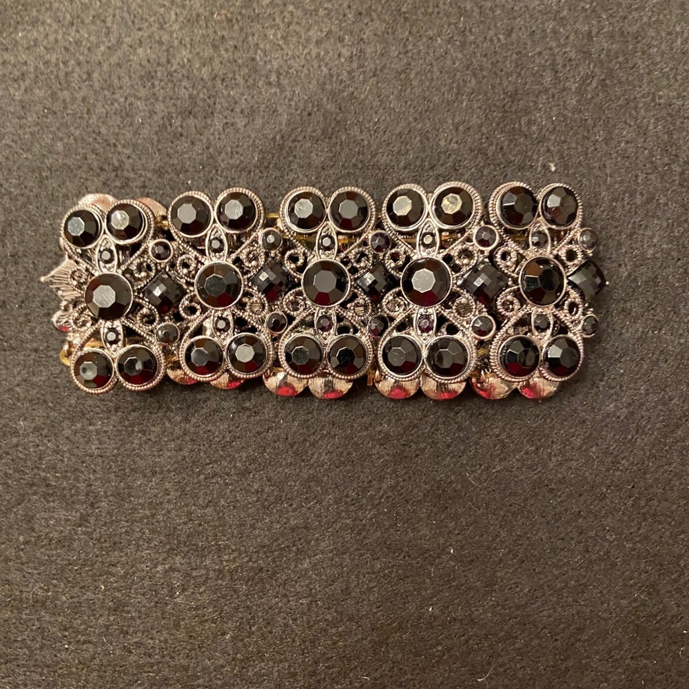 Costume jewelry bracelet